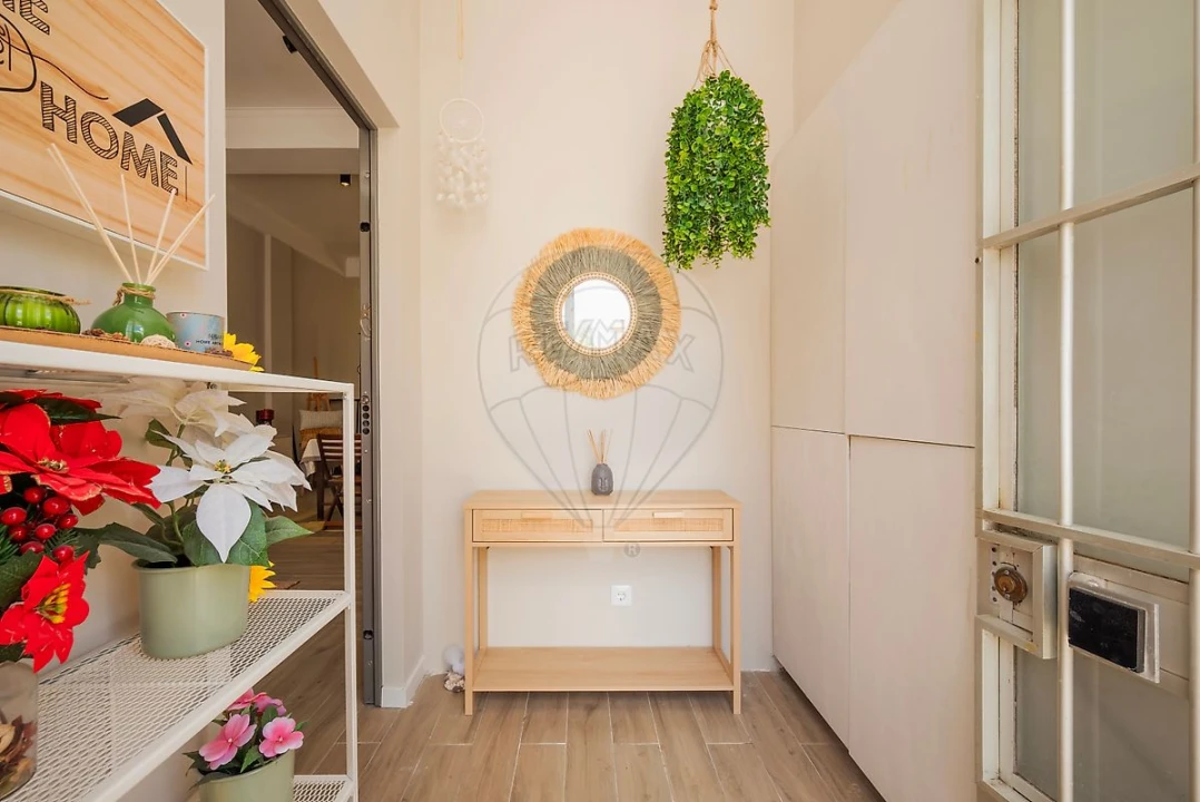 Apartamento T3 para Venda em Queluz e Belas Foto 2