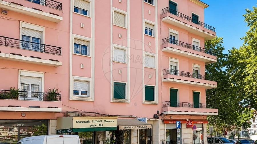 Loja para Arrendamento em Areeiro