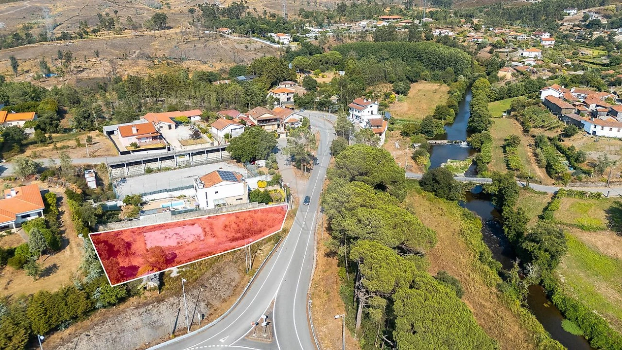 Terreno para Venda em Aguiar de Sousa Foto 1
