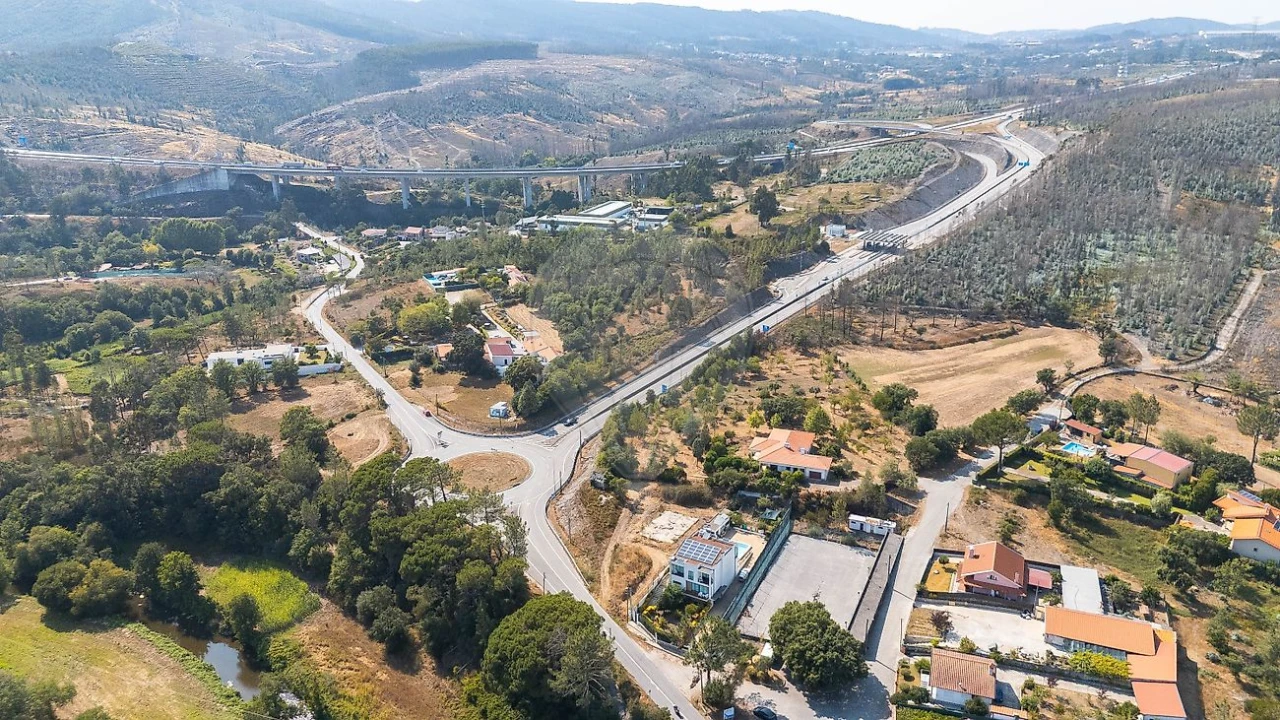 Terreno para Venda em Aguiar de Sousa Foto 6