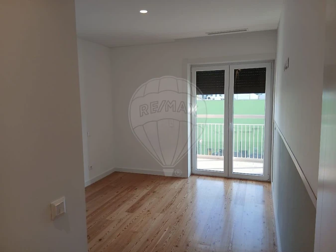 Apartamento T2 para Arrendamento em Campanhã Foto 3