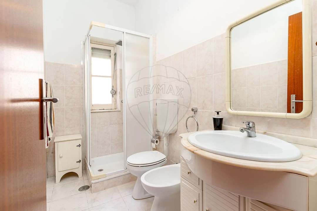 Apartamento T1 para Venda em Caparica e Trafaria Foto 6