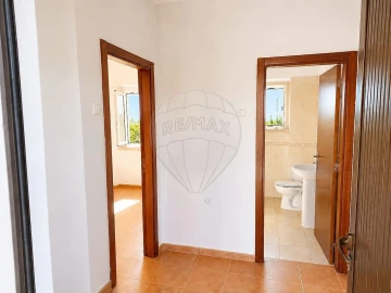 Apartamento T2 para Arrendamento em Almargem do Bispo, Pêro Pinheiro e Montelavar