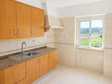 Apartamento T2 para Arrendamento em Almargem do Bispo, Pêro Pinheiro e Montelavar