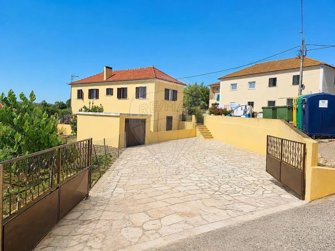 Apartamento T2 para Arrendamento em Almargem do Bispo, Pêro Pinheiro e Montelavar Foto 4