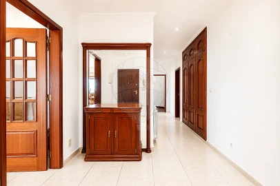 Apartamento T3 para Arrendamento em Almargem do Bispo, Pêro Pinheiro e Montelavar