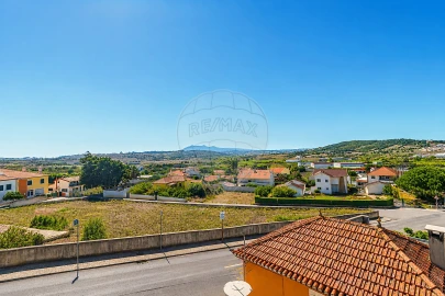 Apartamento T3 para Arrendamento em Almargem do Bispo, Pêro Pinheiro e Montelavar