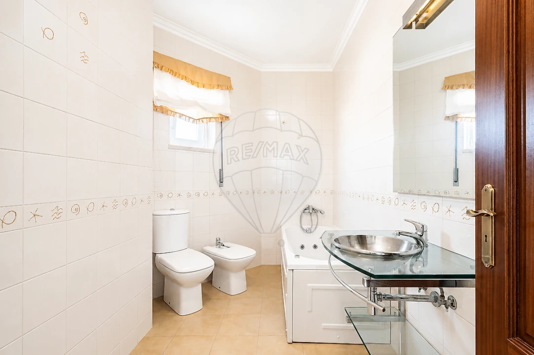 Apartamento T3 para Arrendamento em Almargem do Bispo, Pêro Pinheiro e Montelavar Foto 4