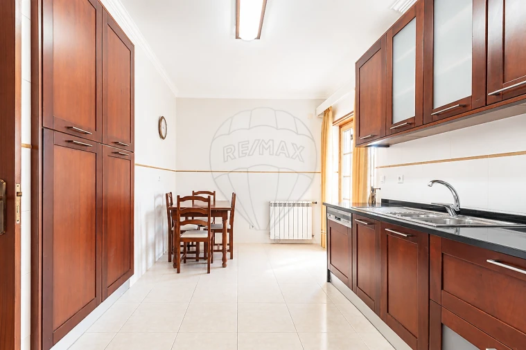 Apartamento T3 para Arrendamento em Almargem do Bispo, Pêro Pinheiro e Montelavar Foto 11