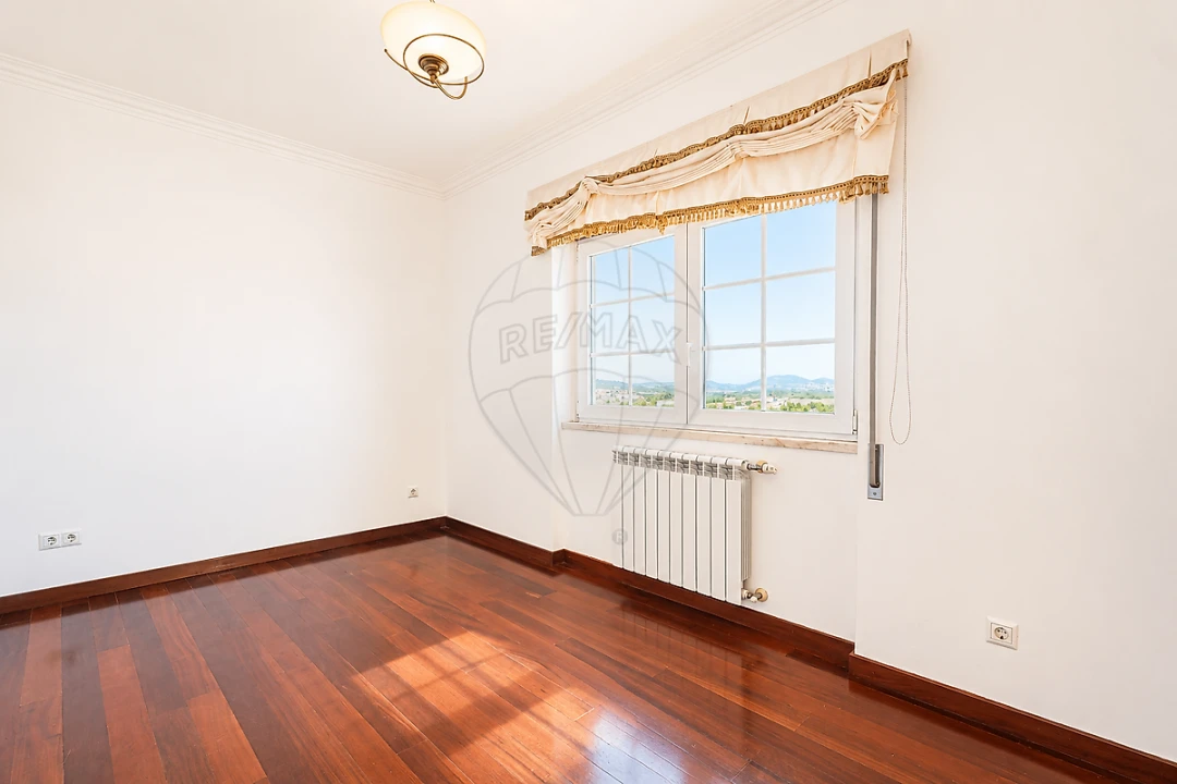 Apartamento T3 para Arrendamento em Almargem do Bispo, Pêro Pinheiro e Montelavar Foto 8