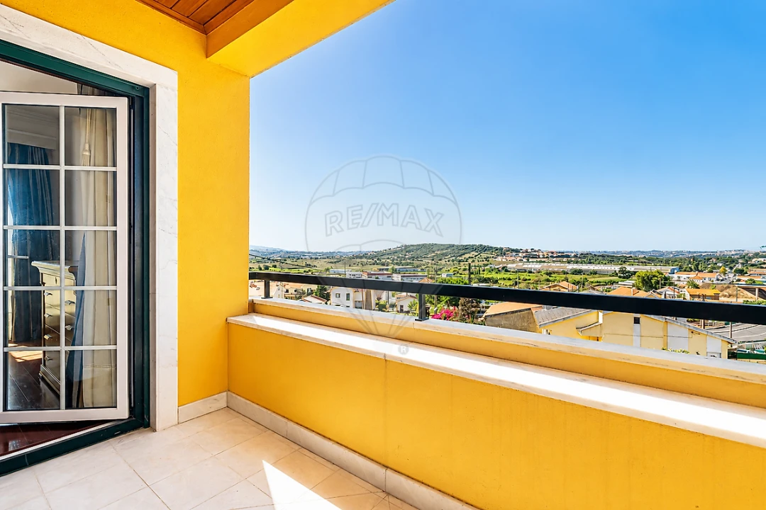 Apartamento T3 para Arrendamento em Almargem do Bispo, Pêro Pinheiro e Montelavar Foto 28