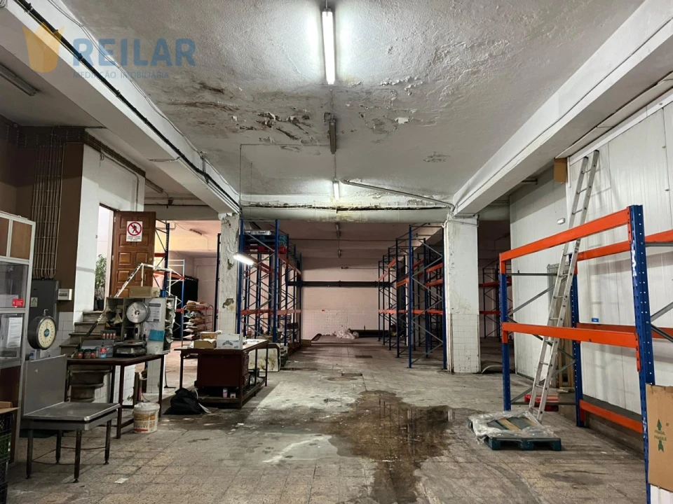 Armazém para Venda em Santa Iria de Azoia, São João da Talha e Bobadela Foto 3