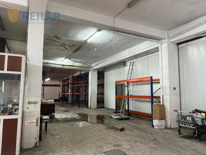 Armazém para Venda em Santa Iria de Azoia, São João da Talha e Bobadela Foto 2