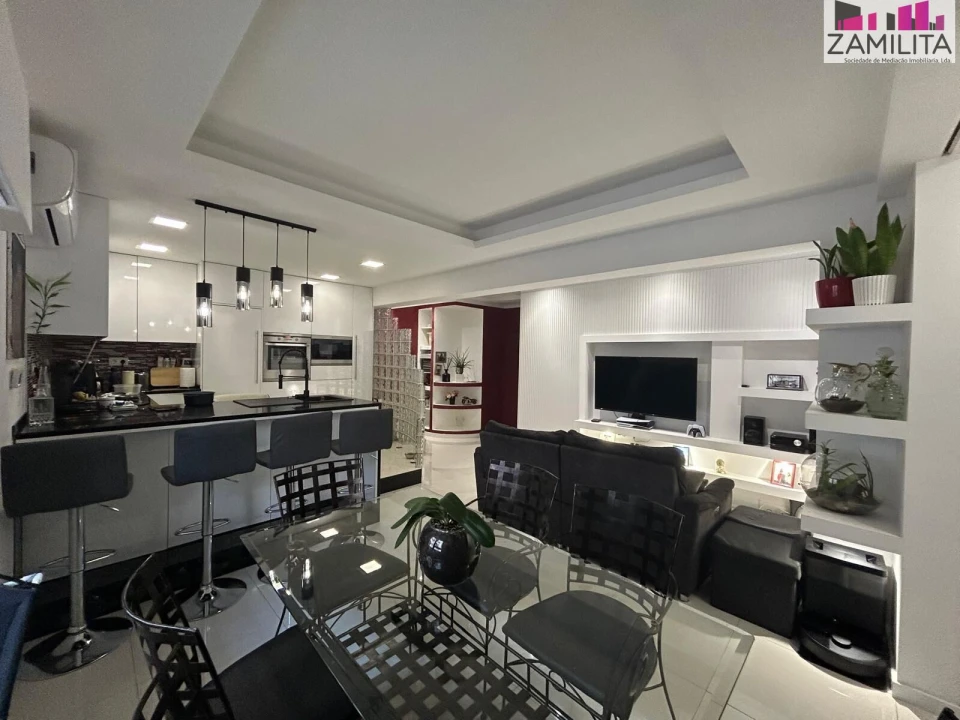 Apartamento T4 para Venda em Amora Foto 1