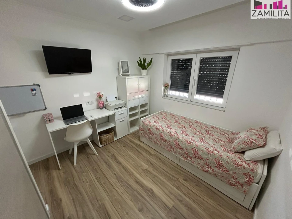 Apartamento T4 para Venda em Amora Foto 12