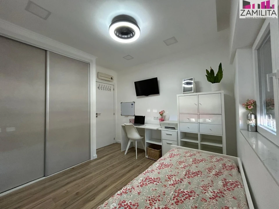 Apartamento T4 para Venda em Amora Foto 13