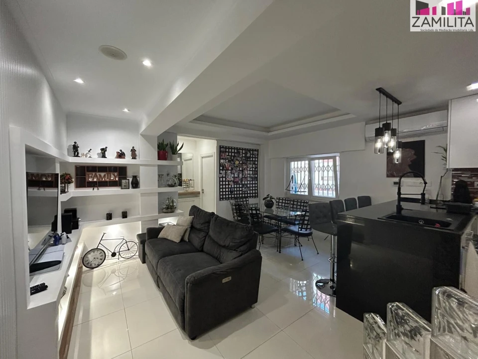Apartamento T4 para Venda em Amora Foto 2