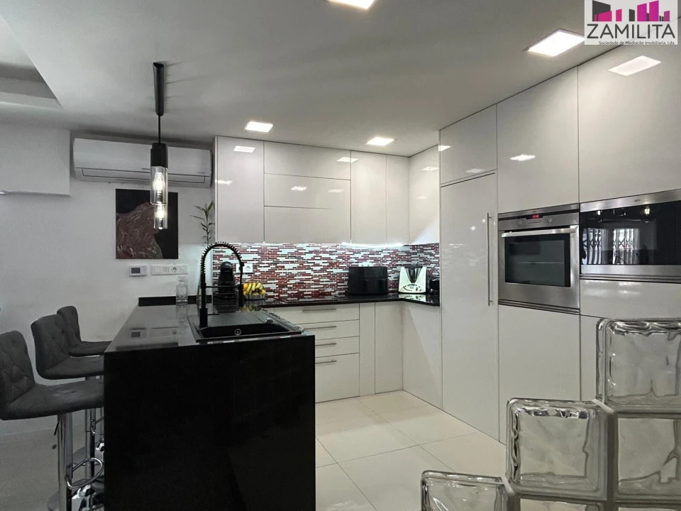 Apartamento T4 para Venda em Amora Foto 3