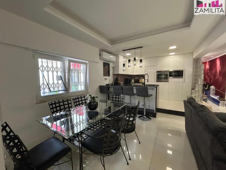 Apartamento T4 para Venda em Amora Foto 4