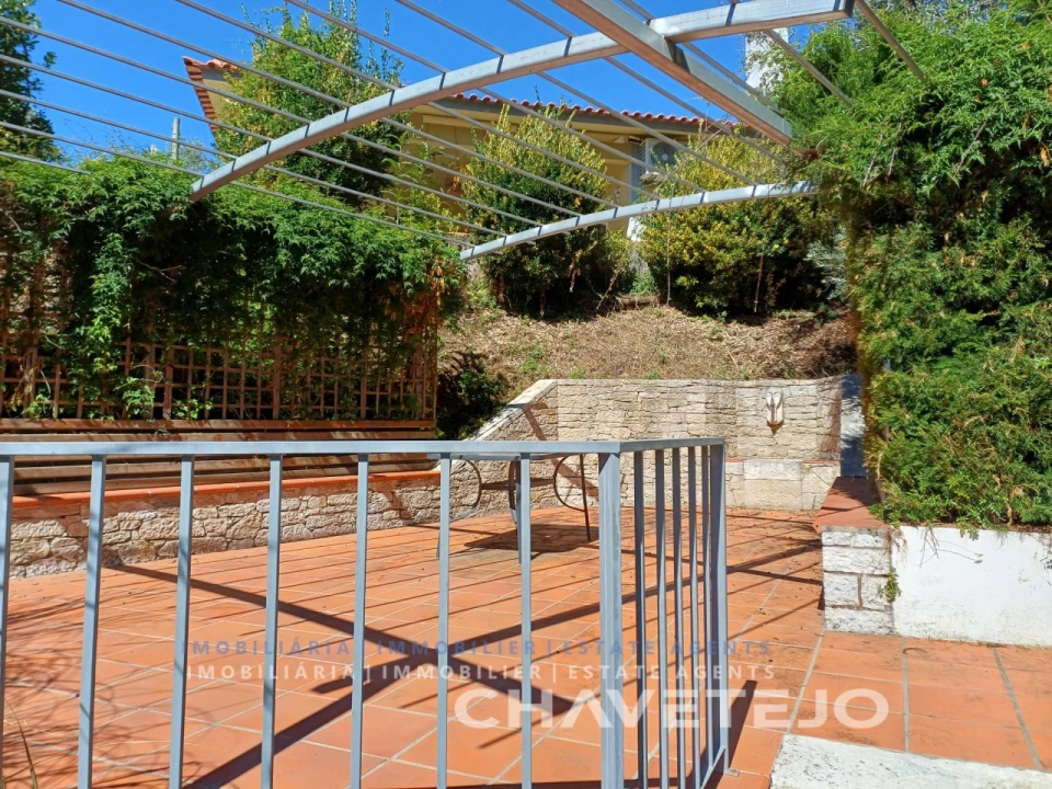Moradia T2 para Venda em Beco Foto 60