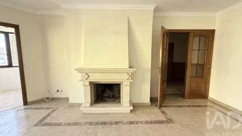 Apartamento T3 para Venda em Romeira e Várzea