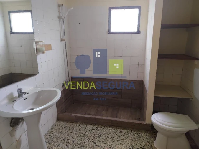 Moradia T4 para Venda em Granja Foto 14