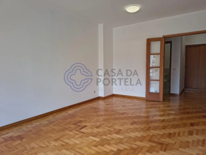 Apartamento T3 para Venda em Vilar de Andorinho Foto 6