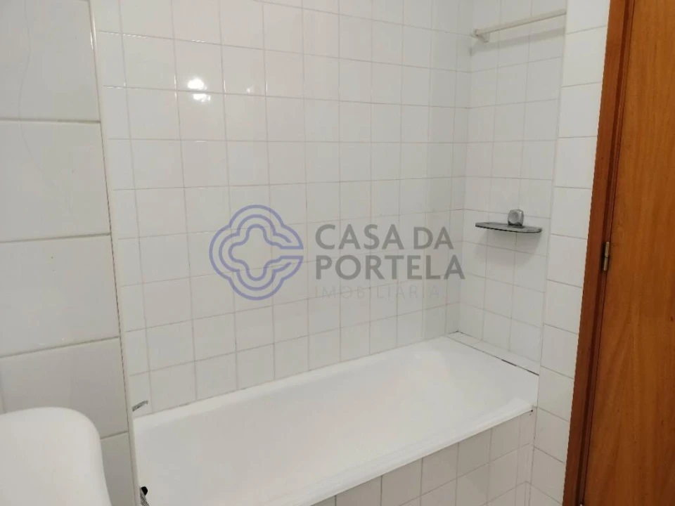 Apartamento T3 para Venda em Vilar de Andorinho Foto 23