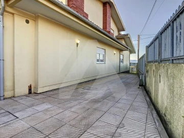 Moradia T3 para Arrendamento em Valega