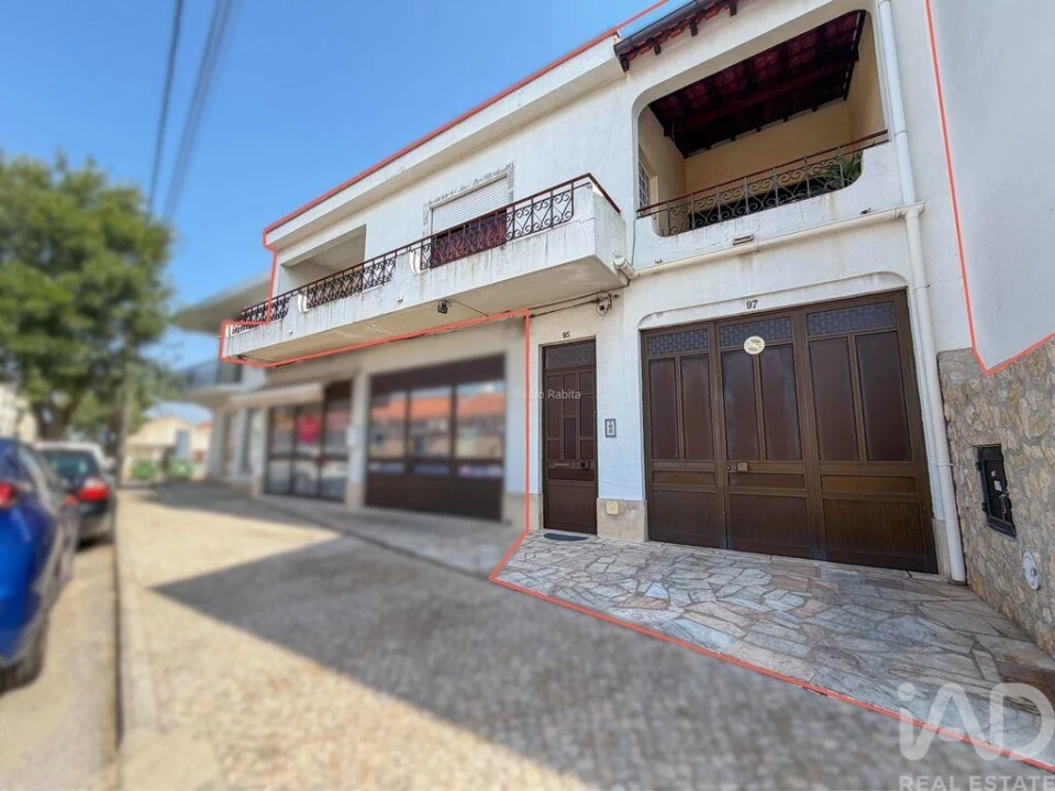Moradia T3 para Venda em Fazendas de Almeirim Foto 1