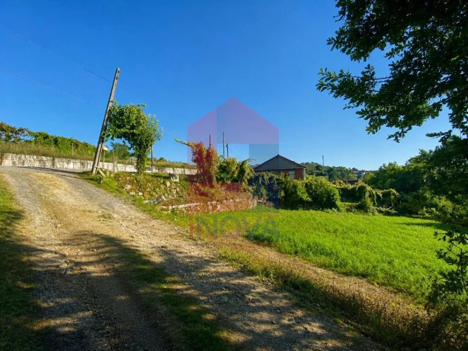 Terreno para Venda em Aboim da Nóbrega e Gondomar Foto 1