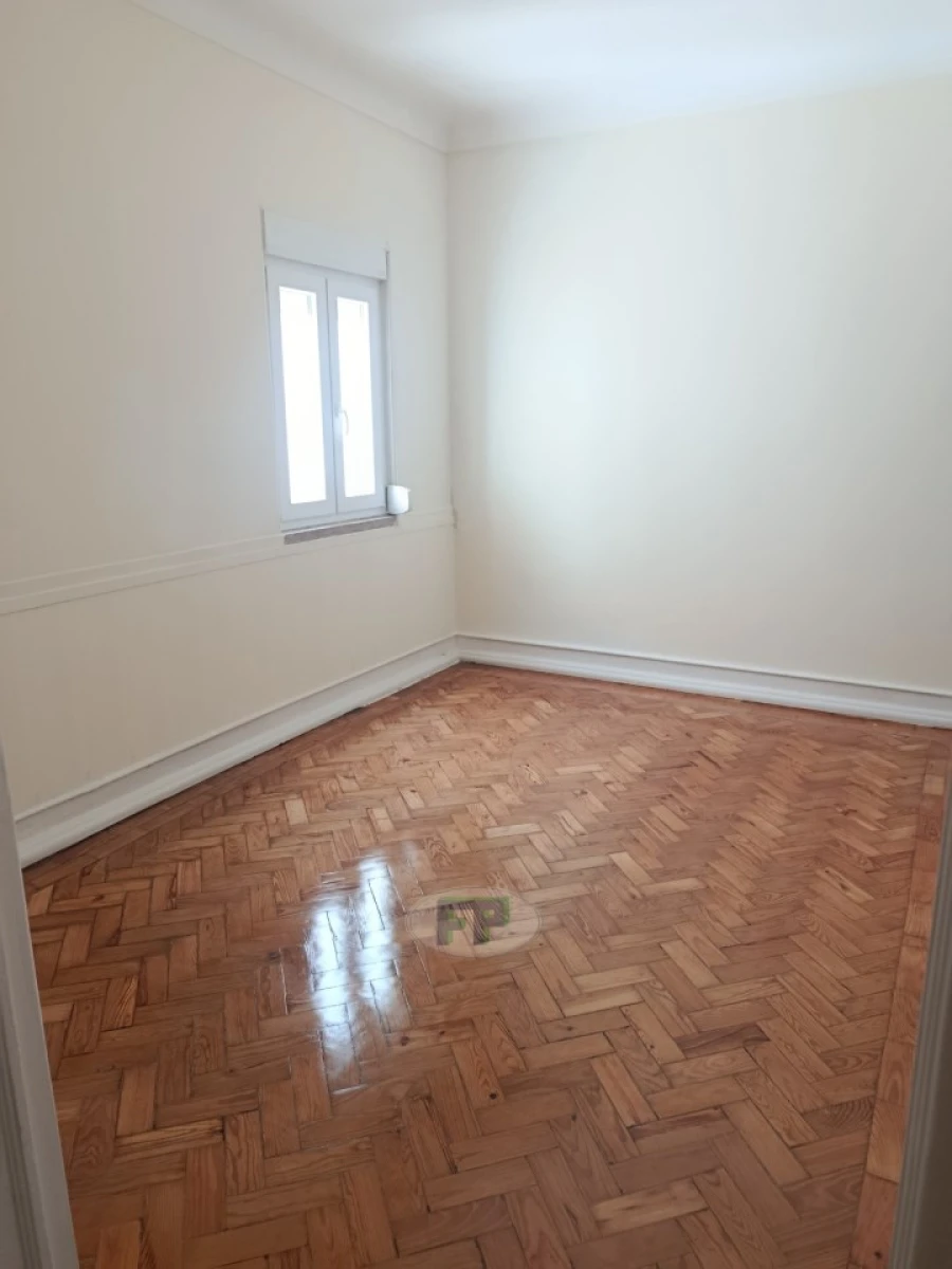 Apartamento T4 para Arrendamento em Avenidas Novas Foto 5