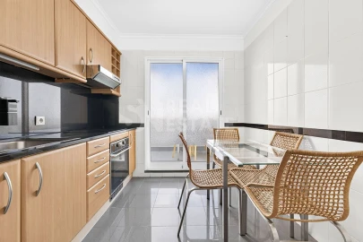 Apartamento T1 para Arrendamento em São Martinho