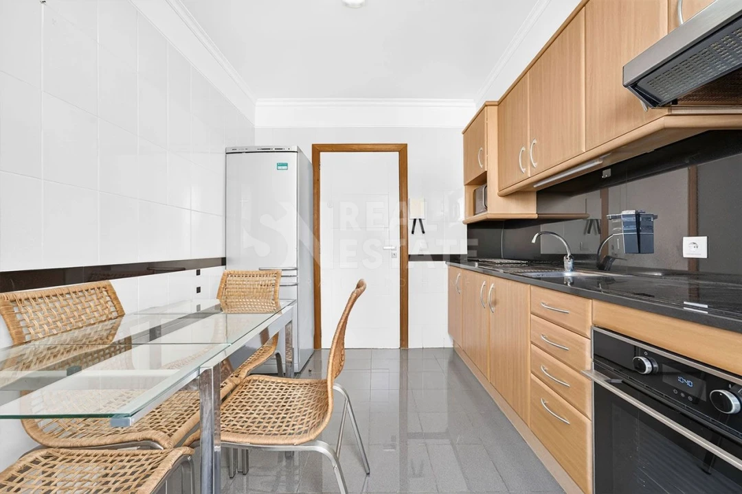 Apartamento T1 para Arrendamento em São Martinho Foto 10
