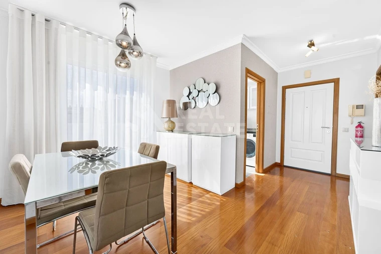 Apartamento T1 para Arrendamento em São Martinho Foto 7