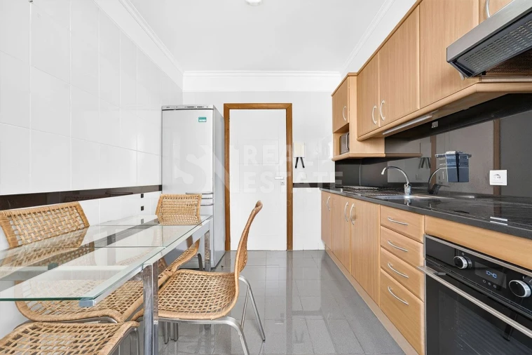 Apartamento T1 para Arrendamento em São Martinho Foto 10