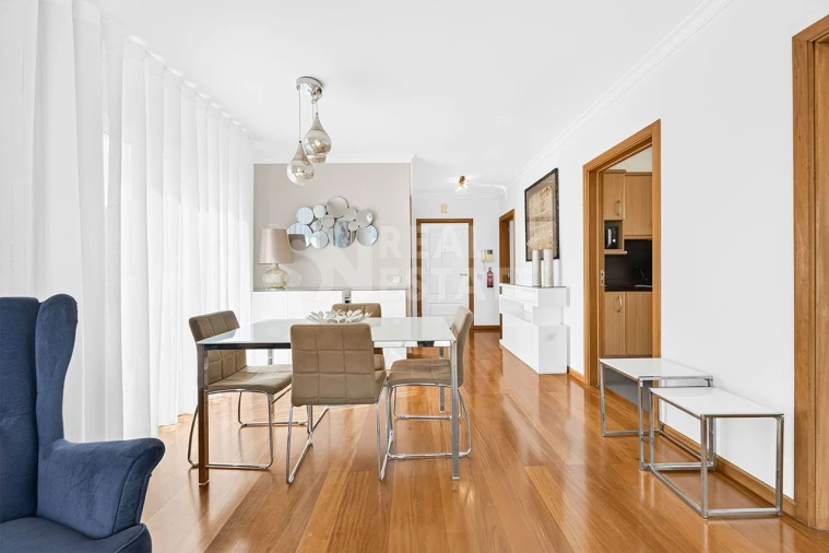 Apartamento T1 para Arrendamento em São Martinho Foto 5