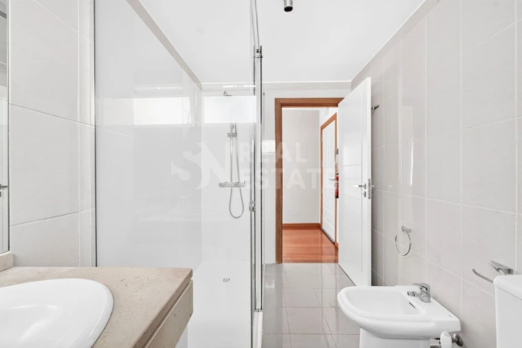 Apartamento T1 para Arrendamento em São Martinho Foto 13
