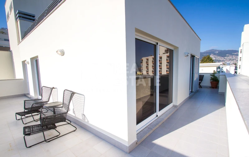 Apartamento T1 para Arrendamento em São Martinho Foto 7
