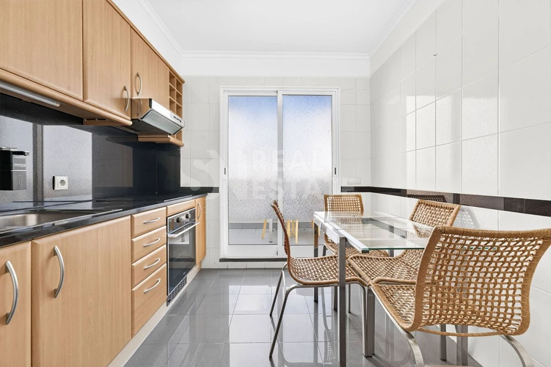 Apartamento T1 para Arrendamento em São Martinho Foto 9