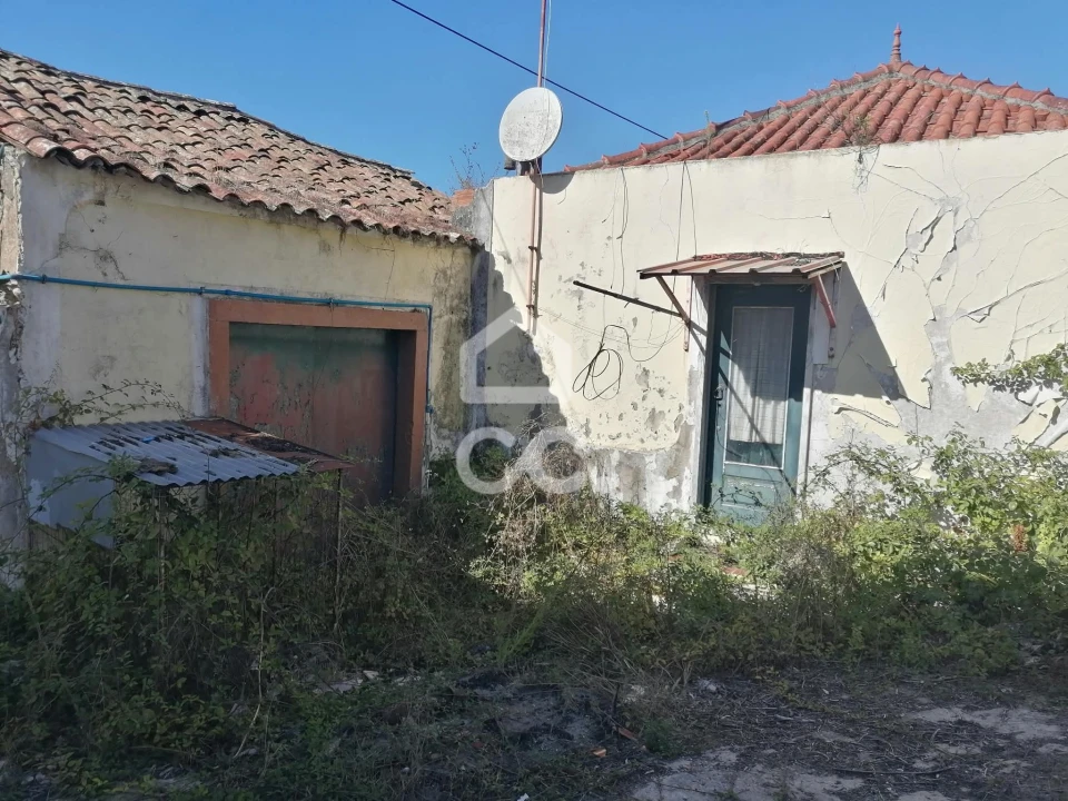 Moradia T2 para Venda em Santa Maria, São Pedro e Sobral da Lagoa Foto 1