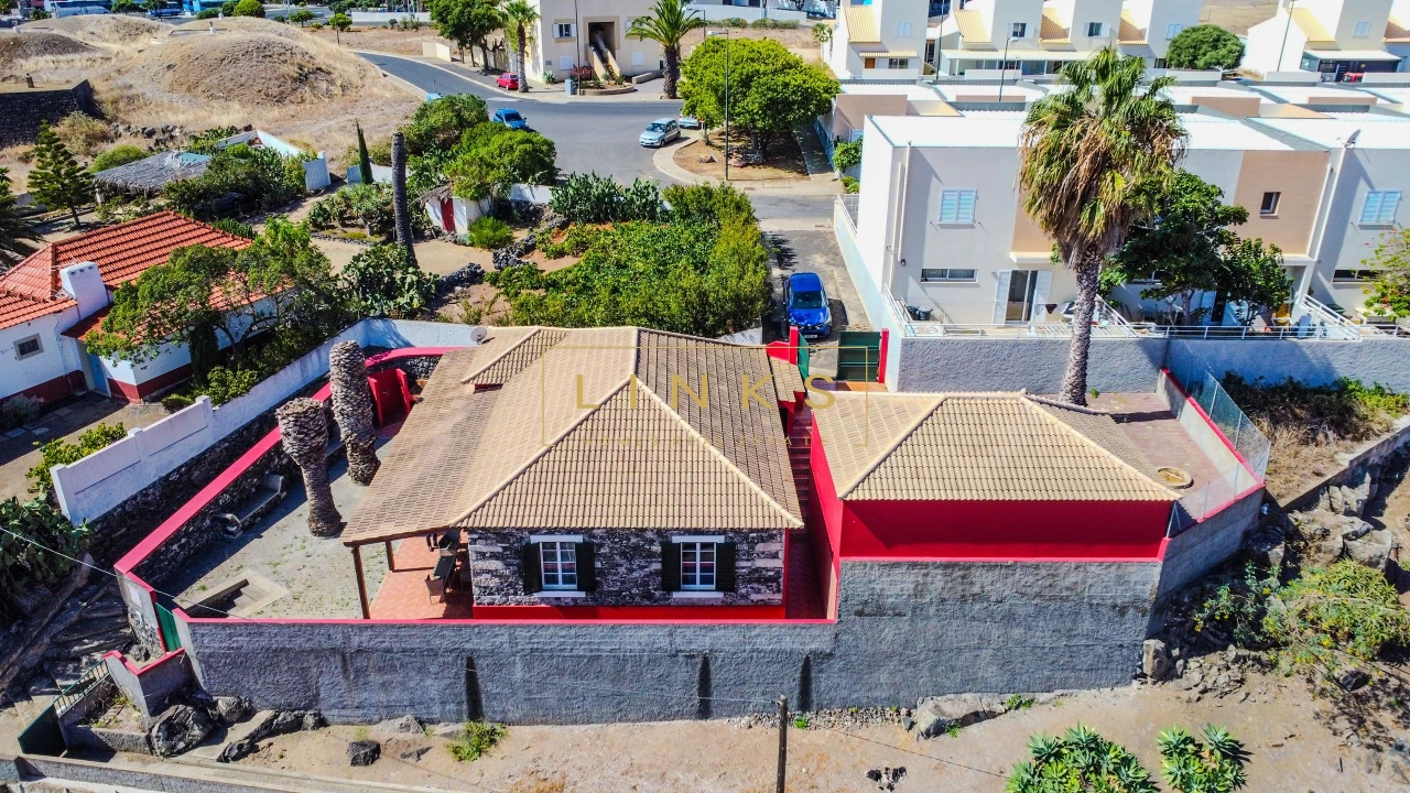 Moradia T3 para Venda em Porto Santo Foto 1