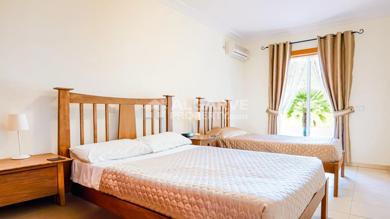 Apartamento T2 para Venda em Quarteira Foto 4
