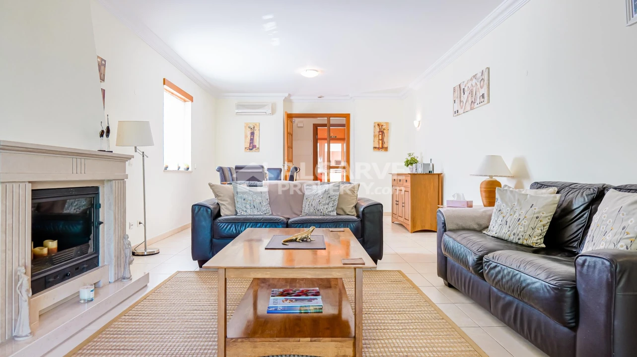 Apartamento T2 para Venda em Quarteira Foto 7