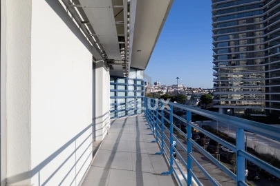 Apartamento T3 para Venda em Campolide