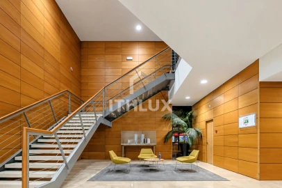 Apartamento T3 para Venda em Campolide