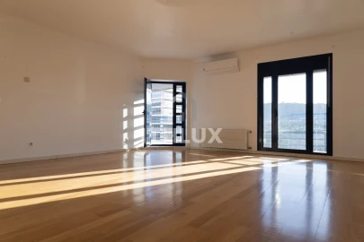 Apartamento T3 para Venda em Campolide