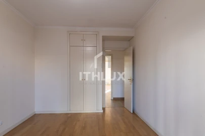 Apartamento T3 para Venda em Campolide