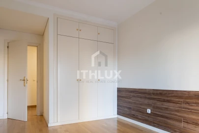 Apartamento T3 para Venda em Campolide