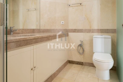 Apartamento T3 para Venda em Campolide